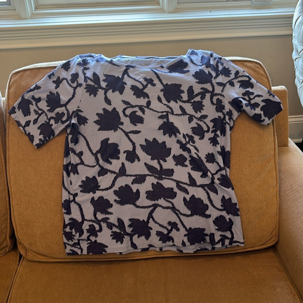 hi i am selling a size x-large women’s tshirt from loft